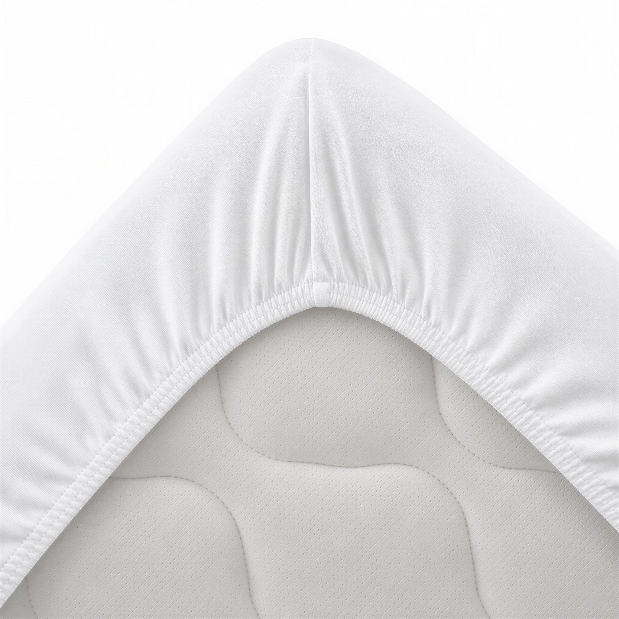 Bettecke mit umlaufendem Gummizug – weißes Spannbettlaken im Detail